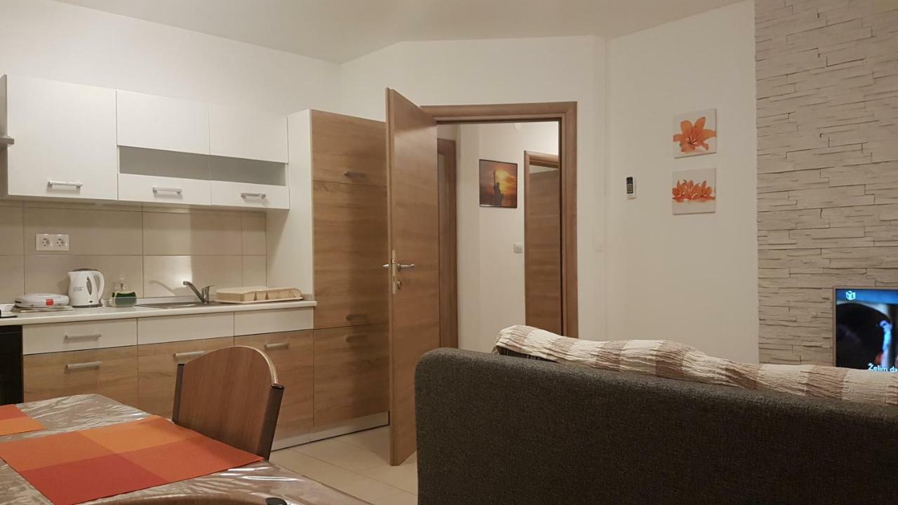 Ferienwohnung Orange Brist Pula Exterior foto