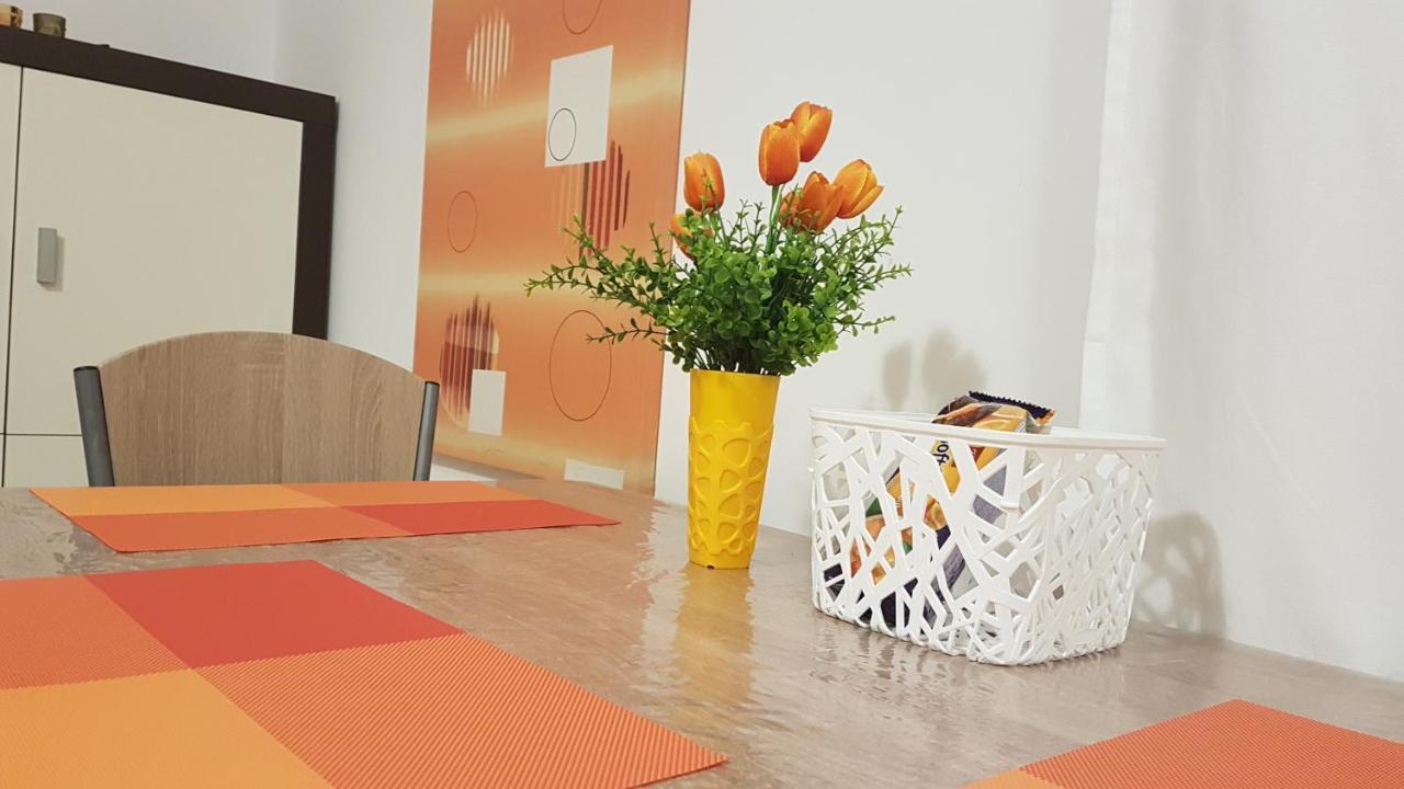 Ferienwohnung Orange Brist Pula Exterior foto